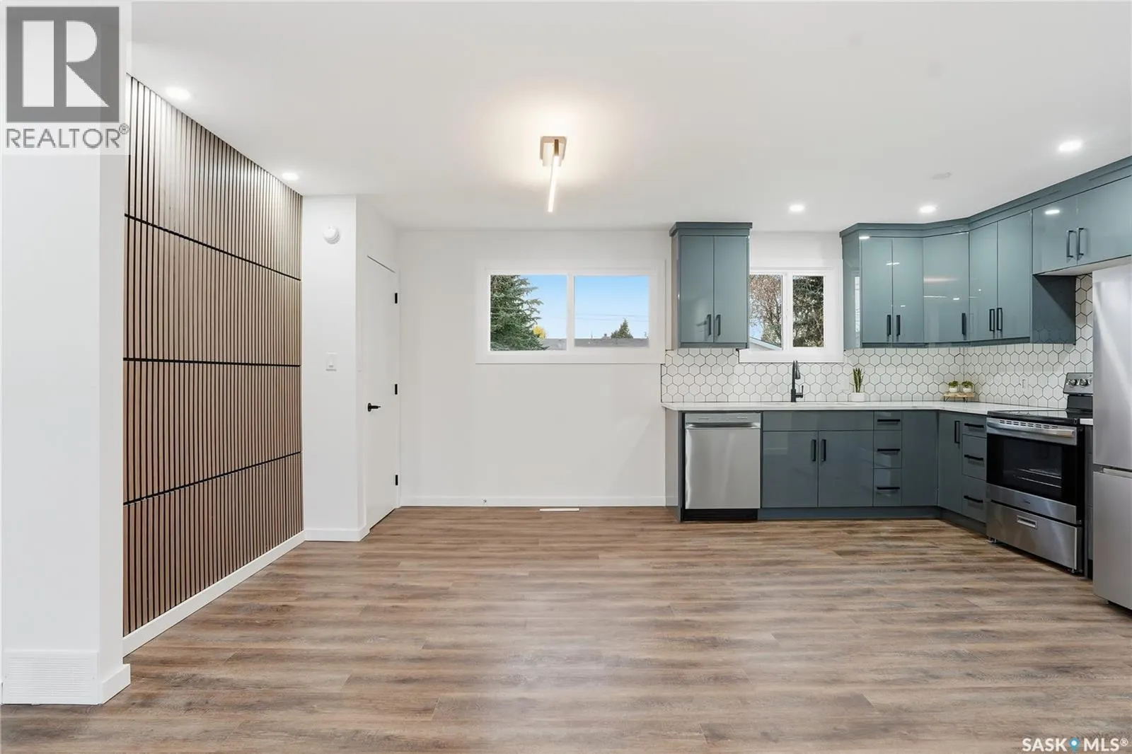 113 5th AVENUE N