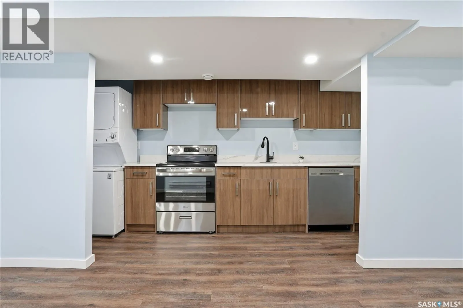 113 5th AVENUE N