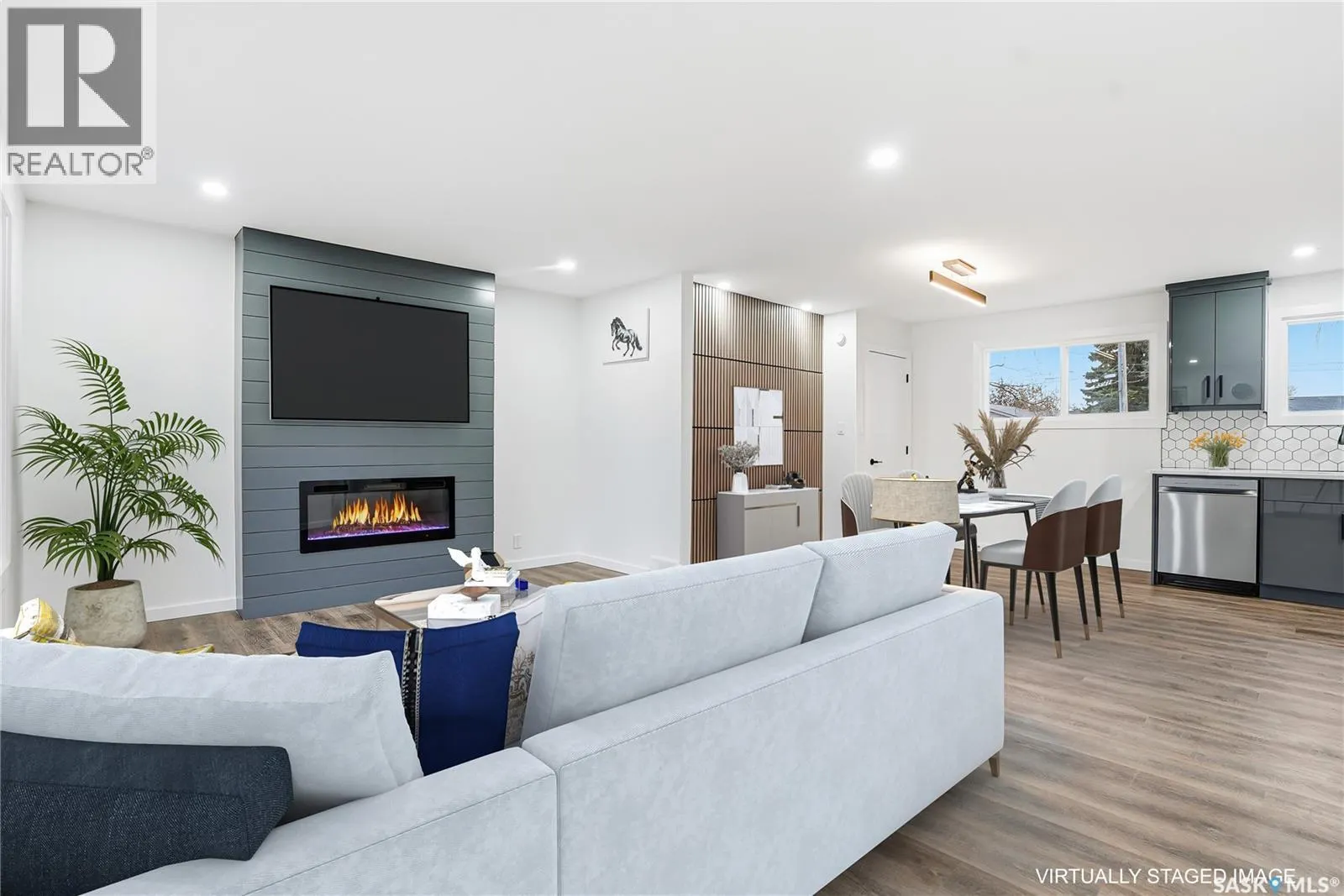 113 5th AVENUE N