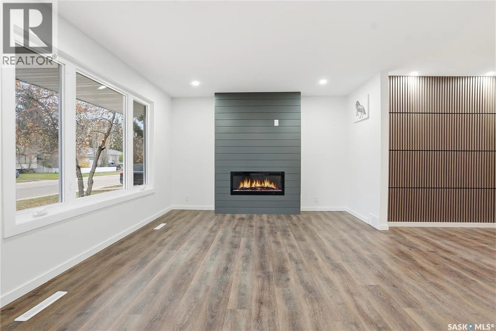 113 5th AVENUE N