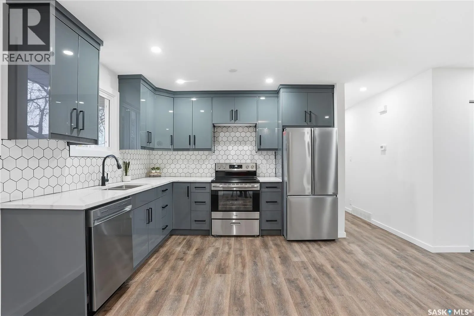 113 5th AVENUE N