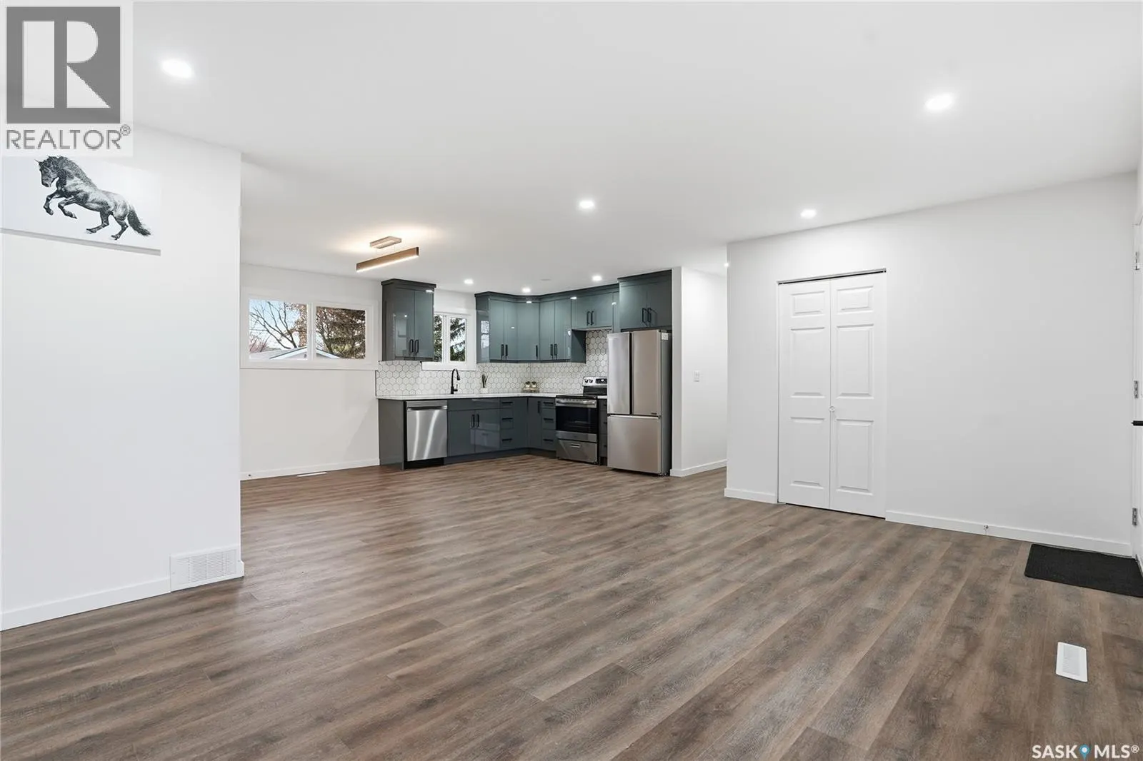 113 5th AVENUE N