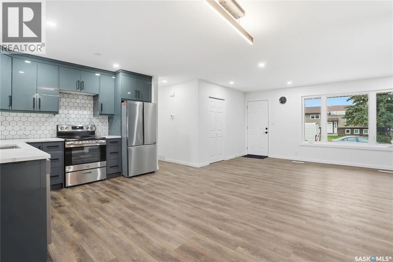 113 5th AVENUE N