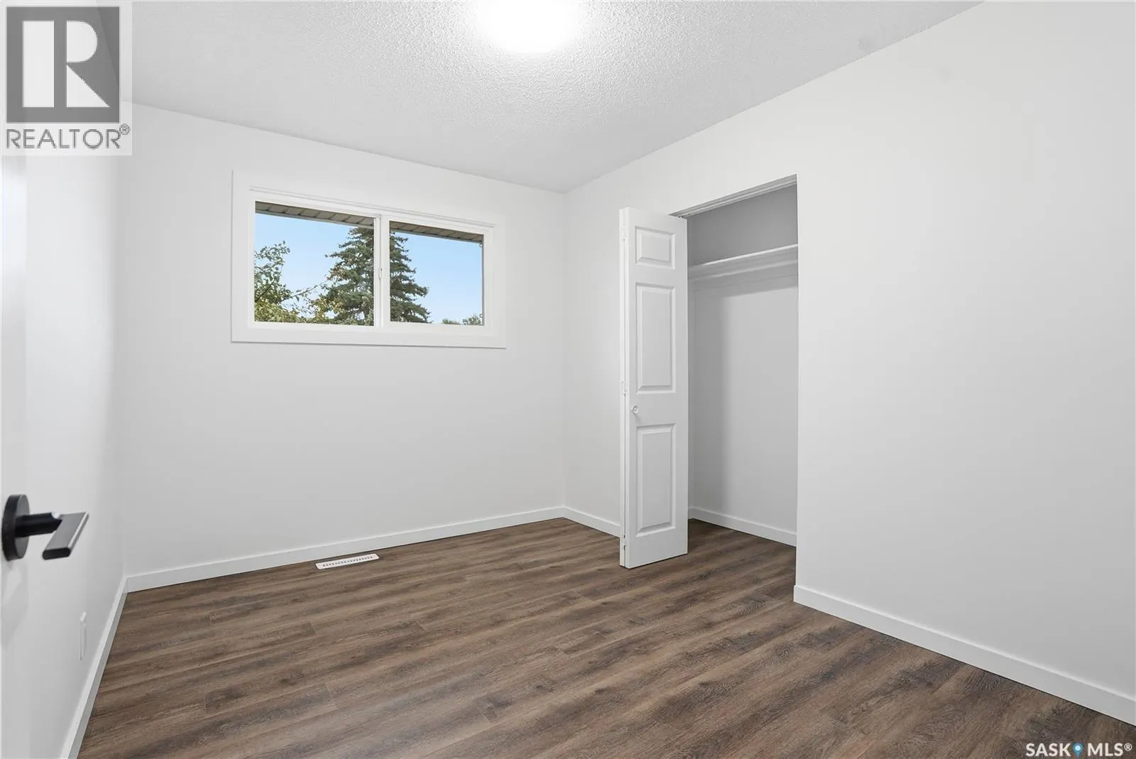 113 5th AVENUE N