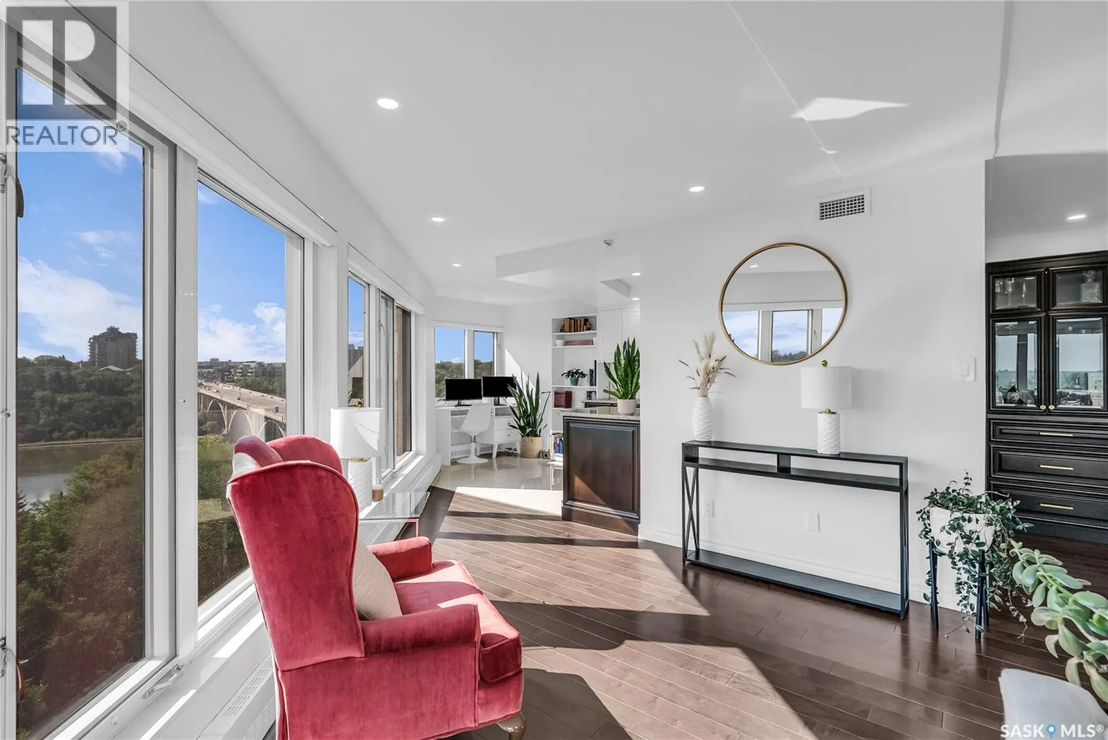 840 424 Spadina CRESCENT E