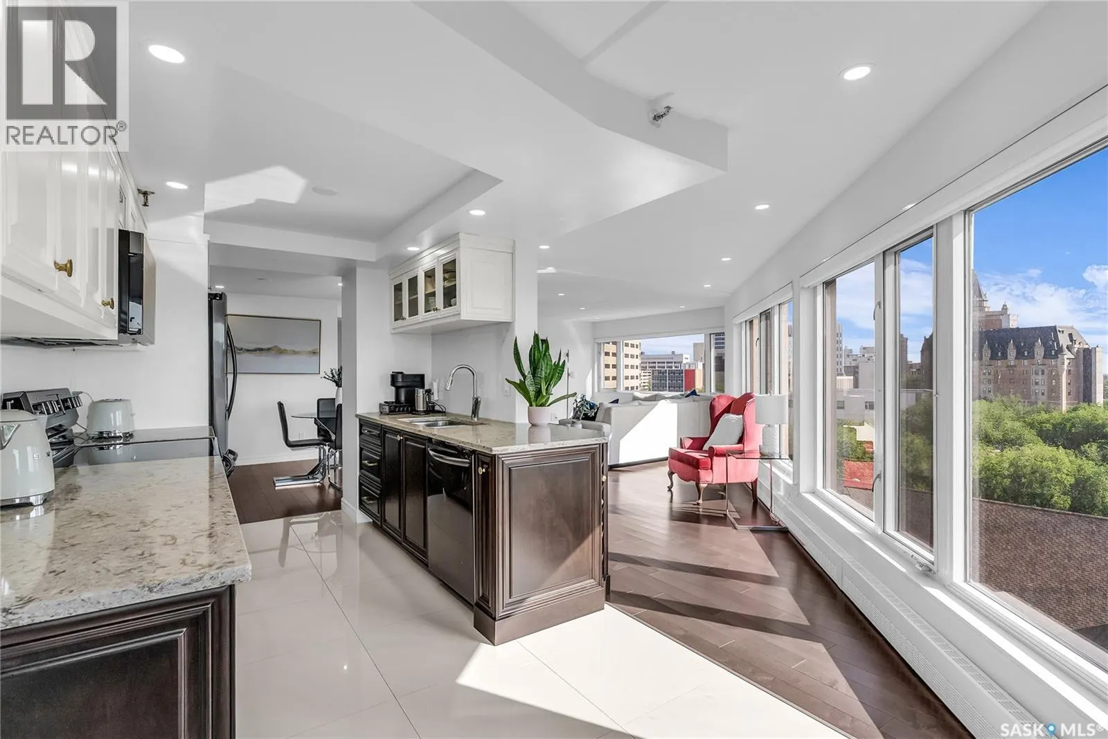 840 424 Spadina CRESCENT E