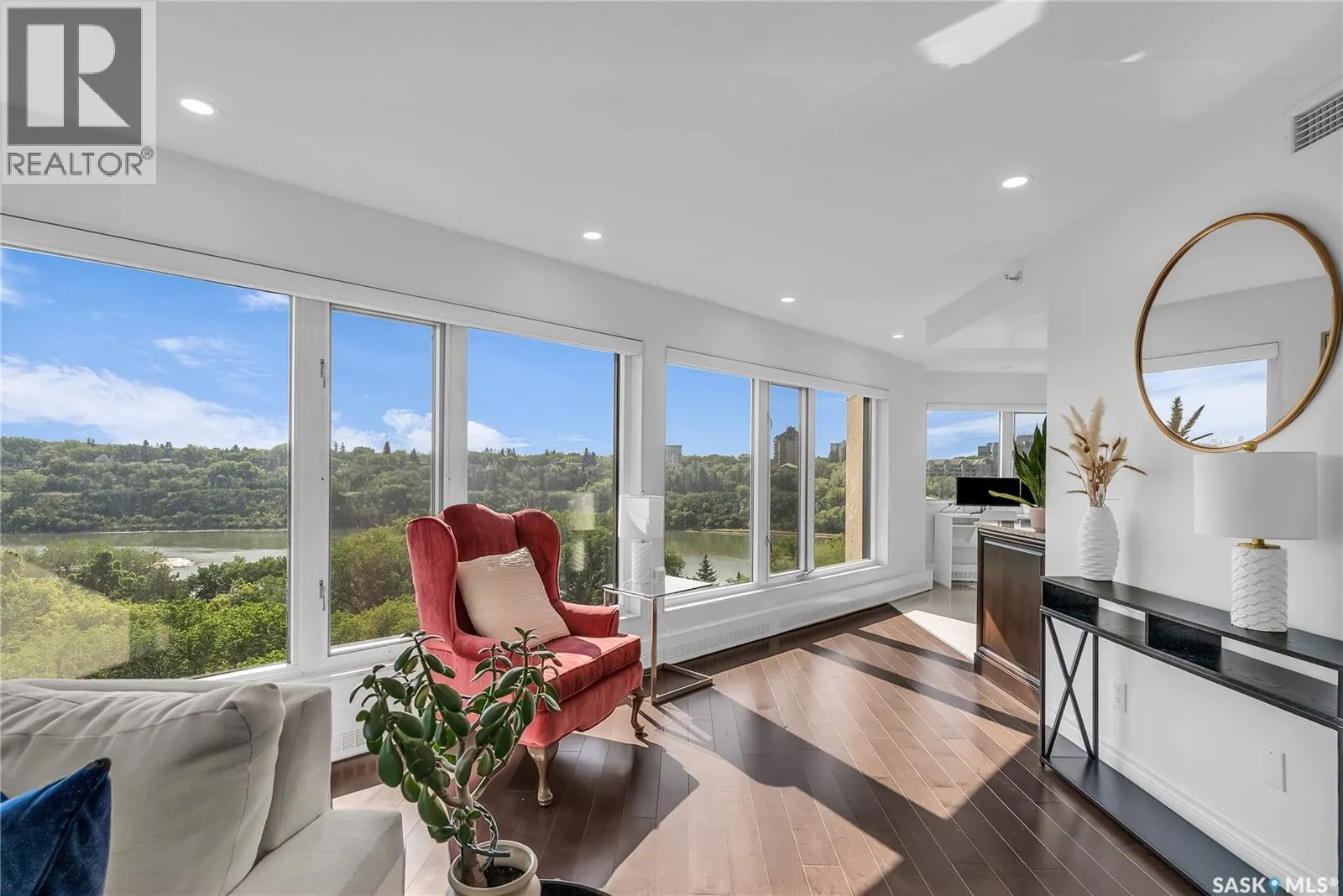 840 424 Spadina CRESCENT E