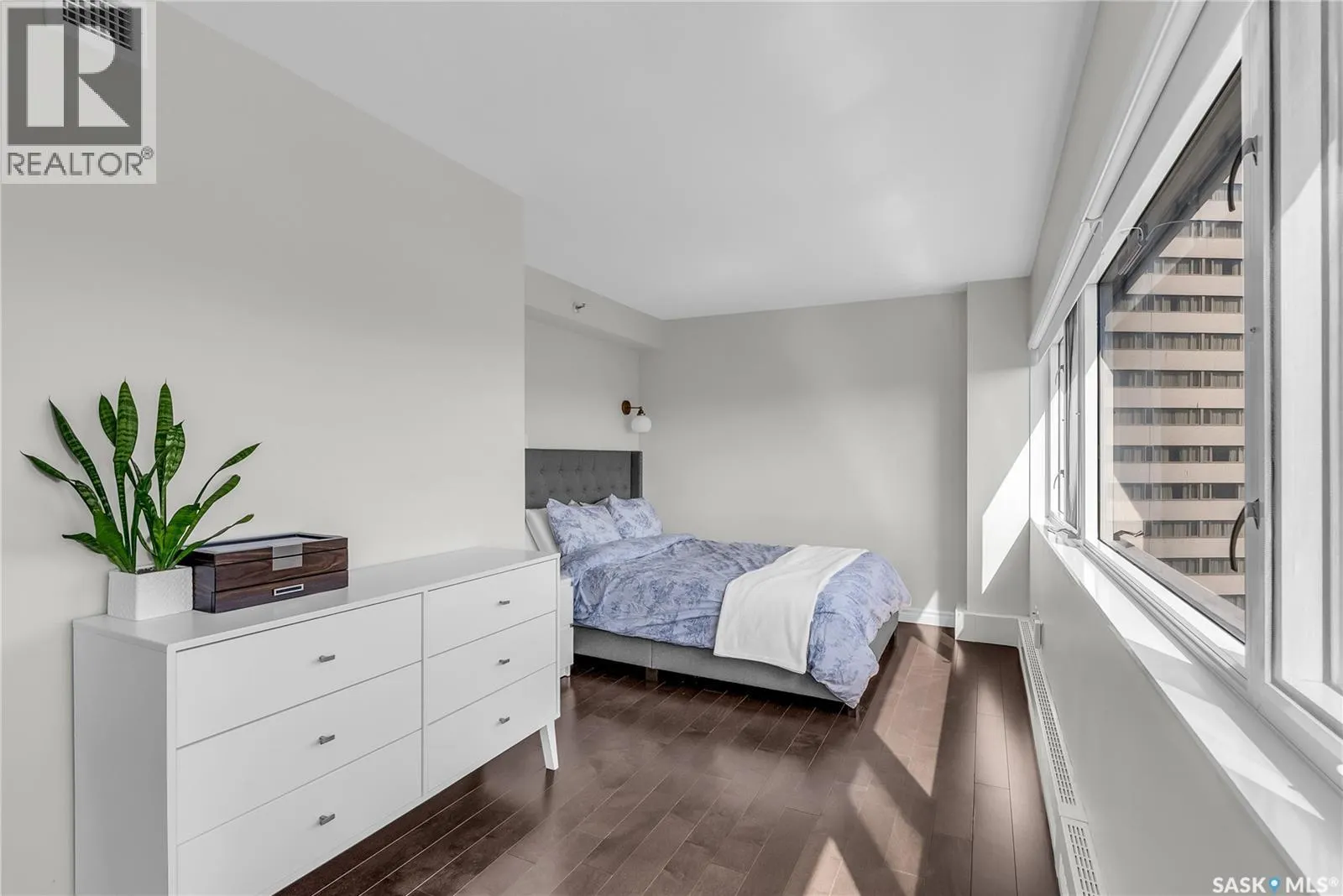 840 424 Spadina CRESCENT E
