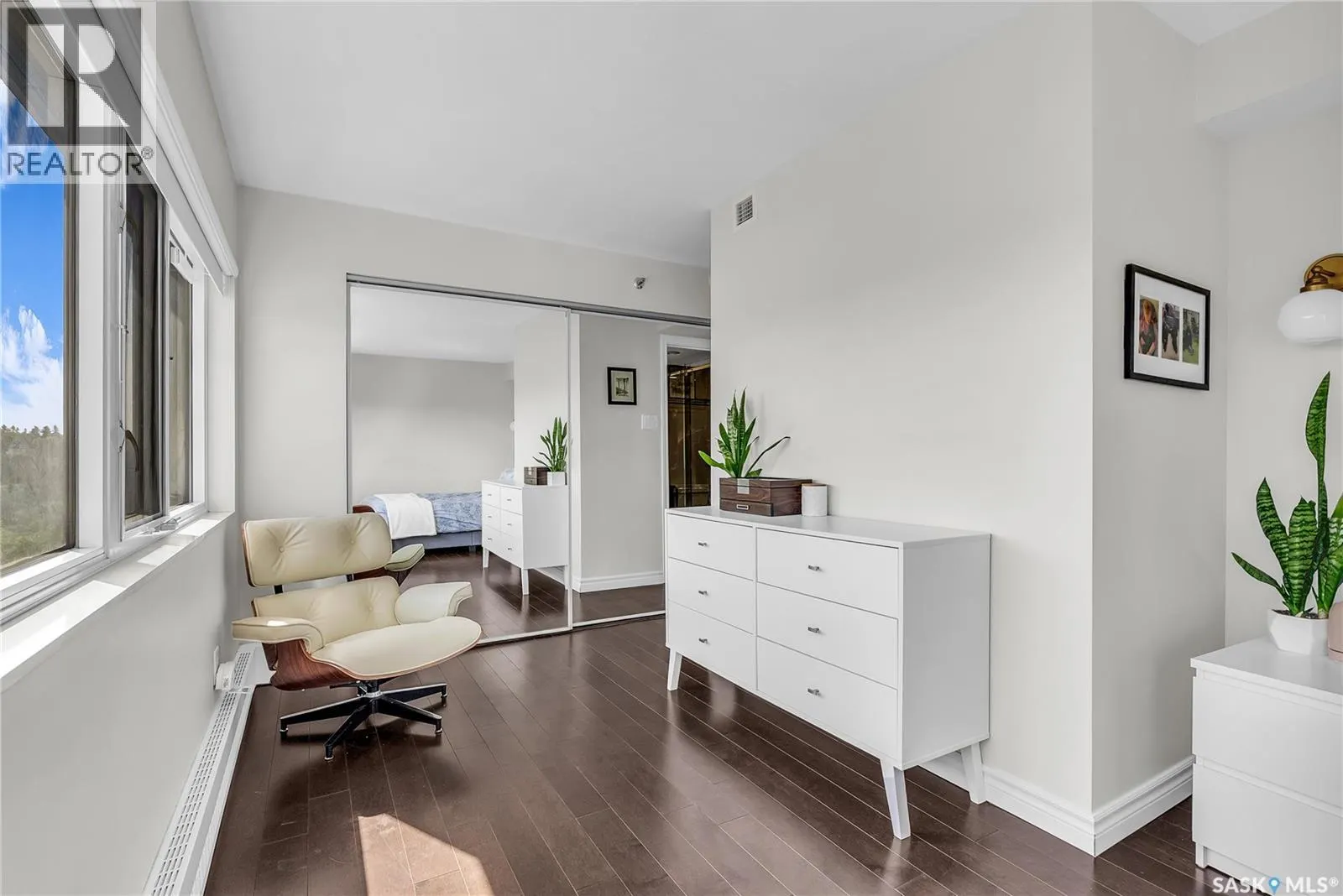 840 424 Spadina CRESCENT E