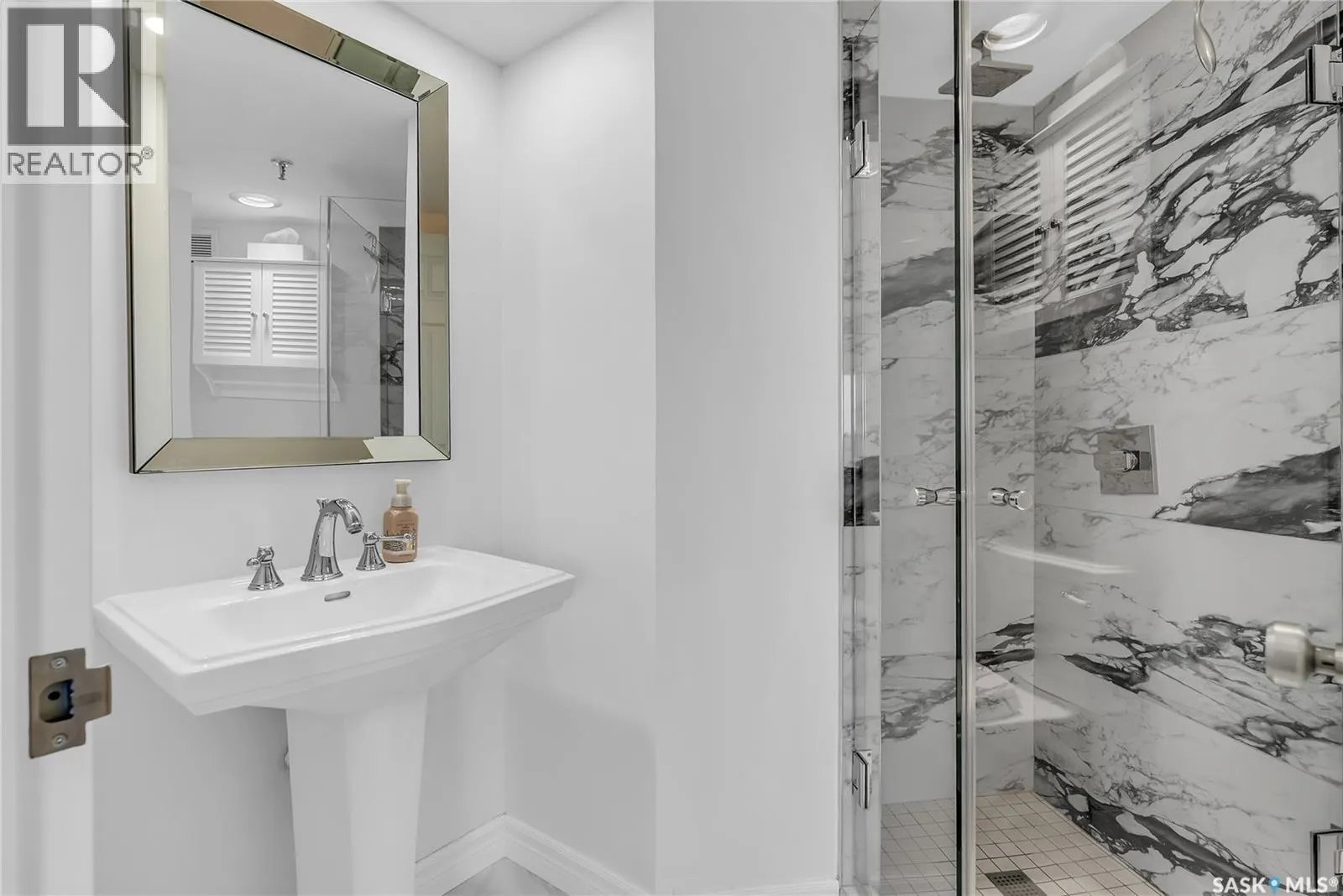 840 424 Spadina CRESCENT E