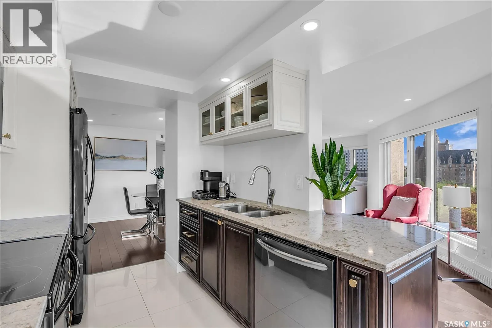 840 424 Spadina CRESCENT E