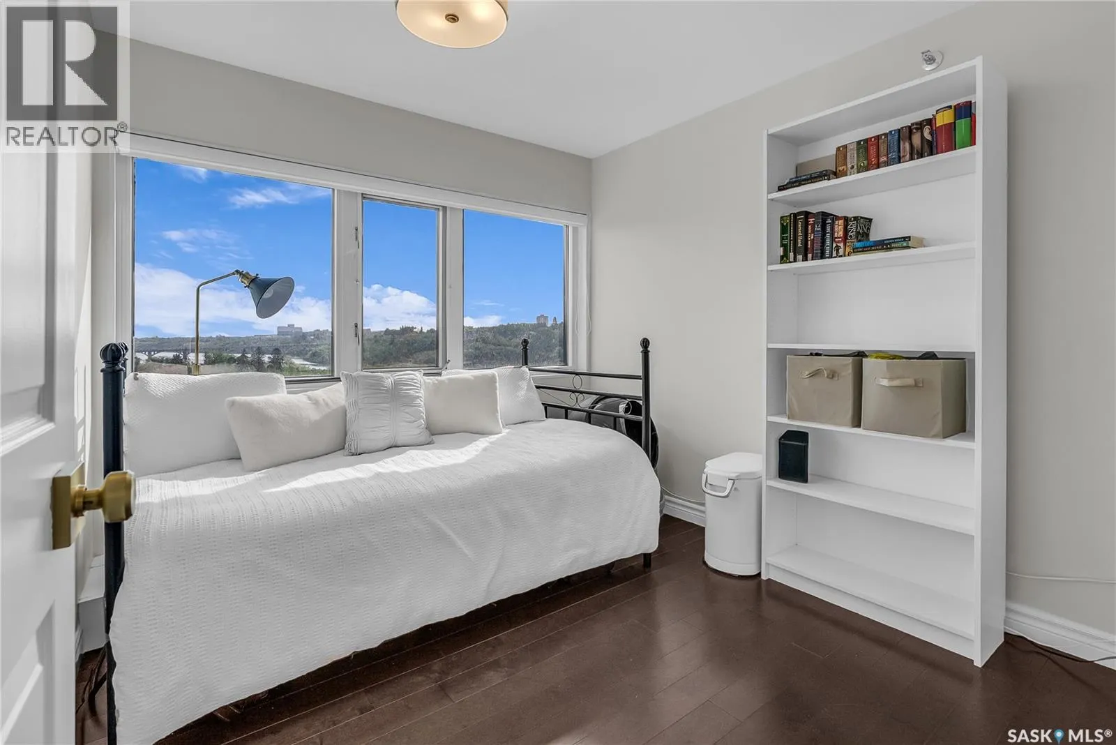 840 424 Spadina CRESCENT E
