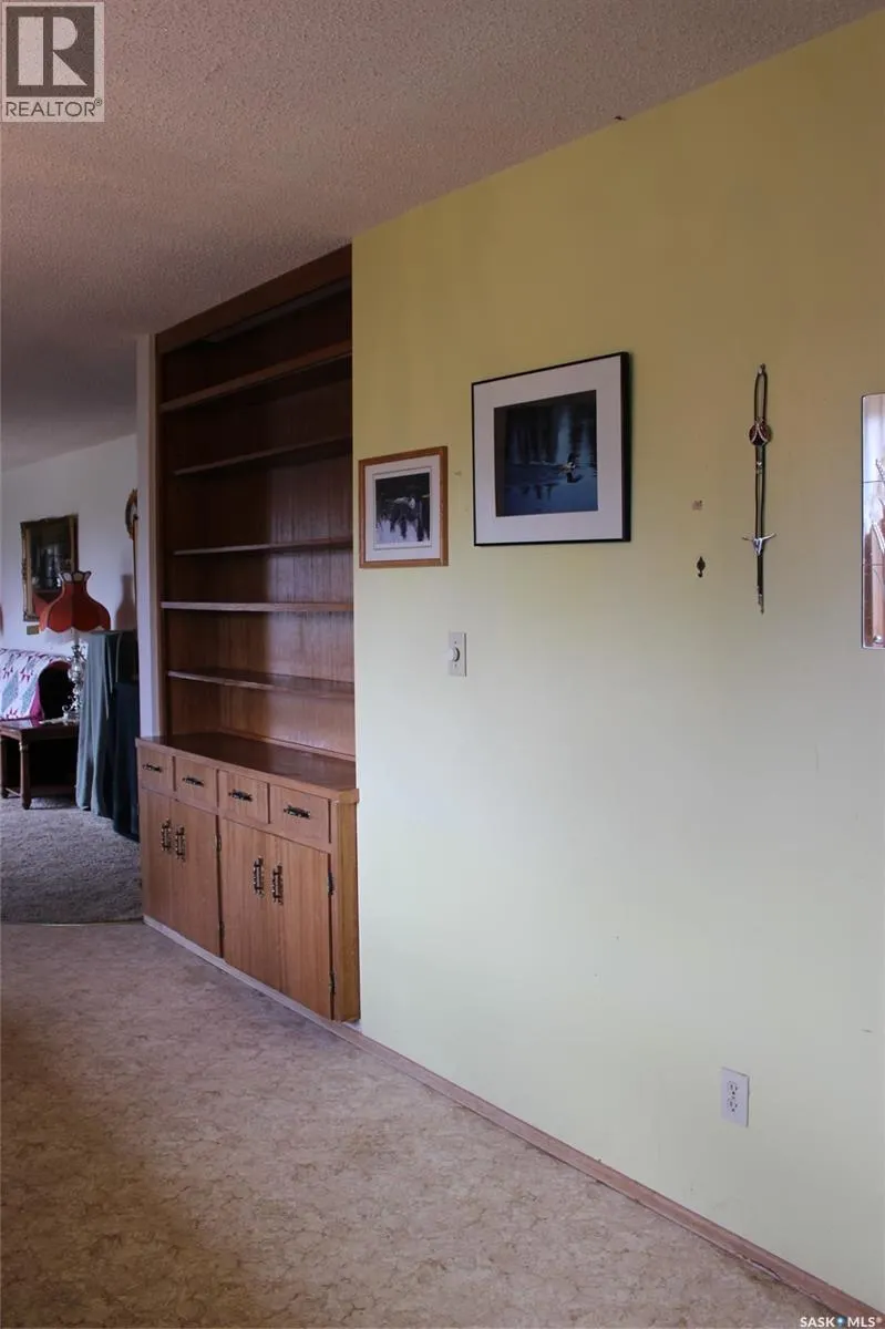 223 2nd STREET W