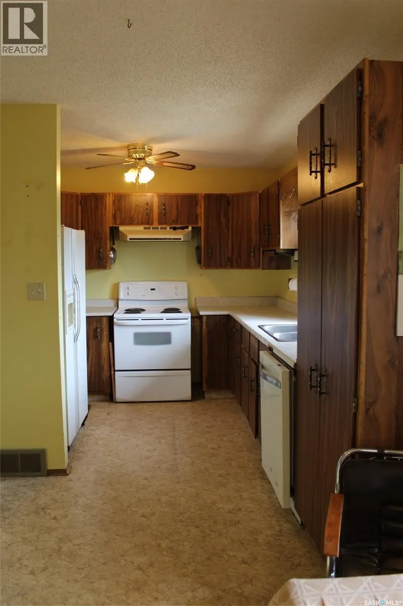 223 2nd STREET W
