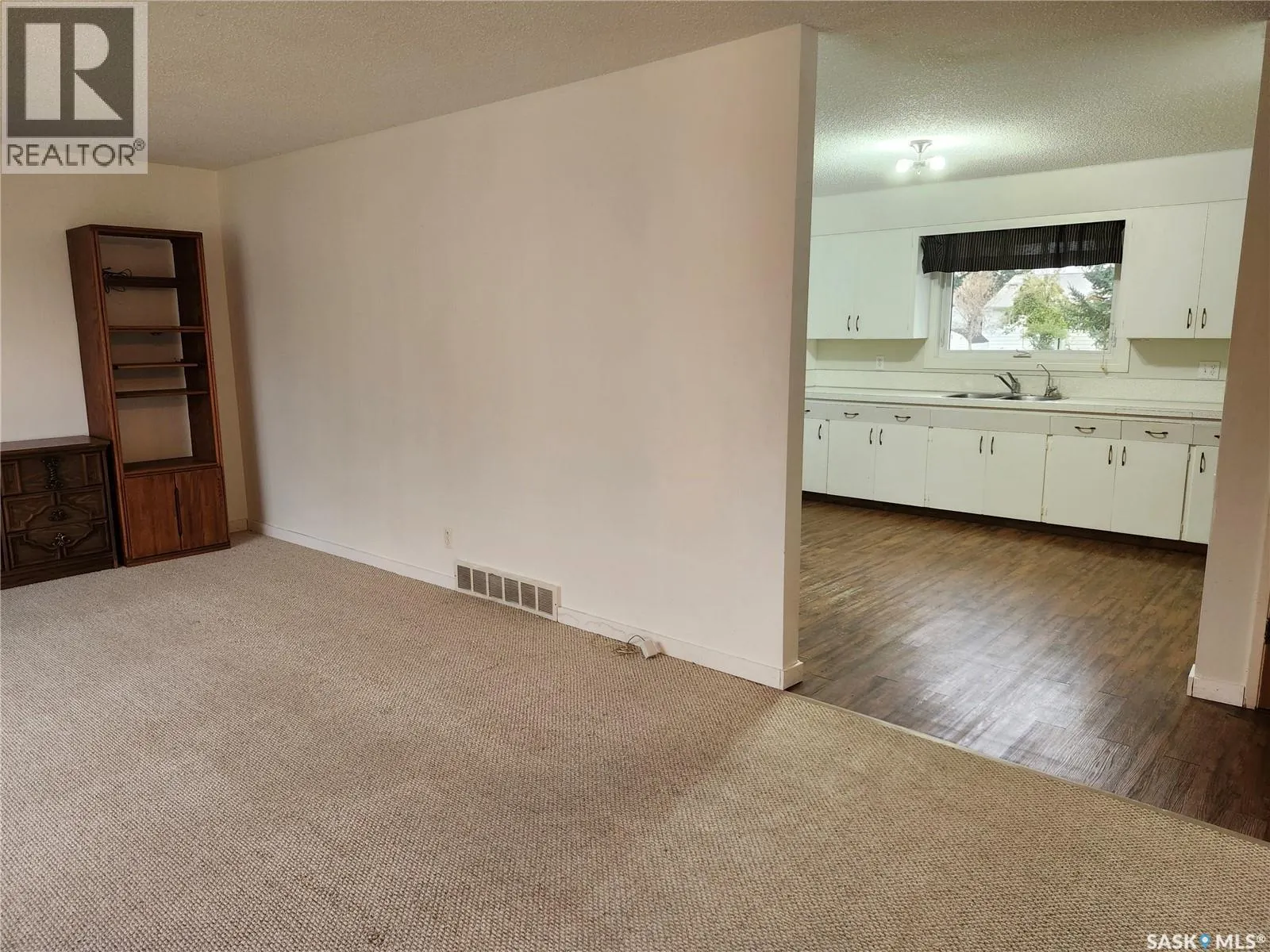 319 PROTHERO AVENUE W
