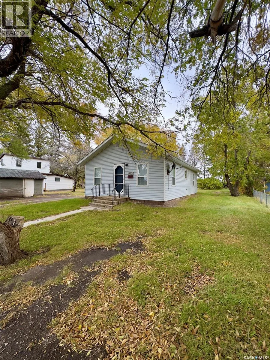 2008 2nd AVENUE W