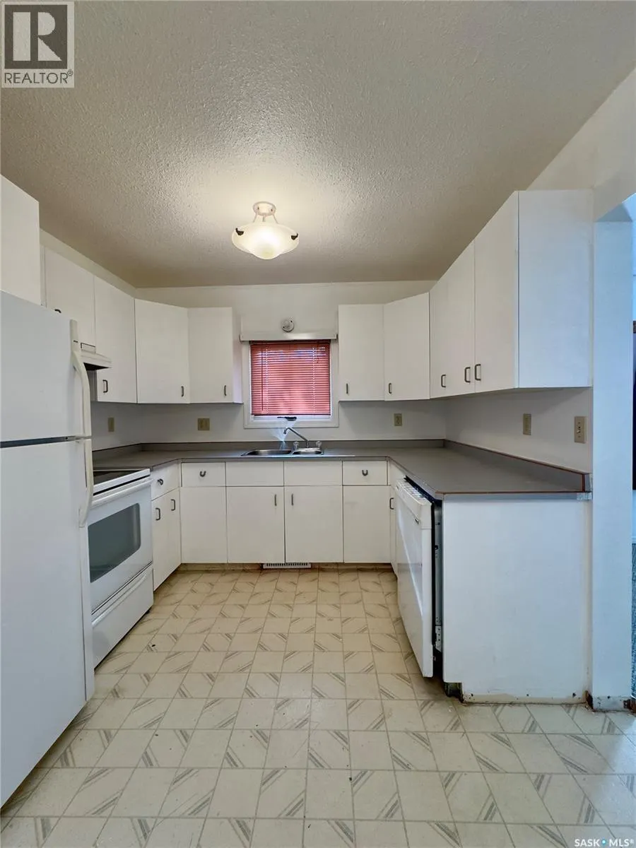2008 2nd AVENUE W