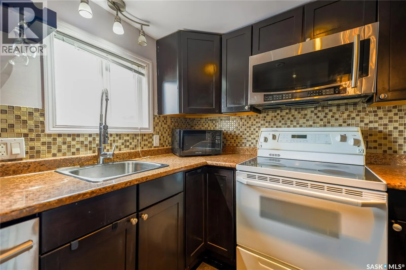 B1 1455 9th AVENUE NE