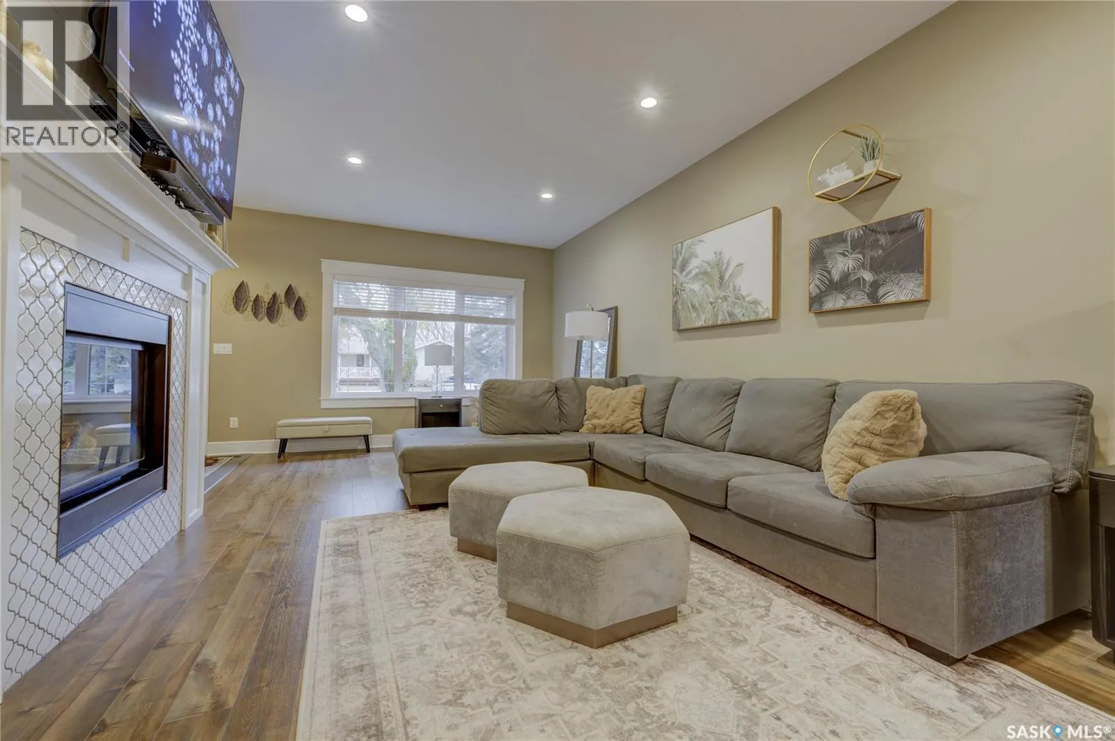 1129 7th STREET E