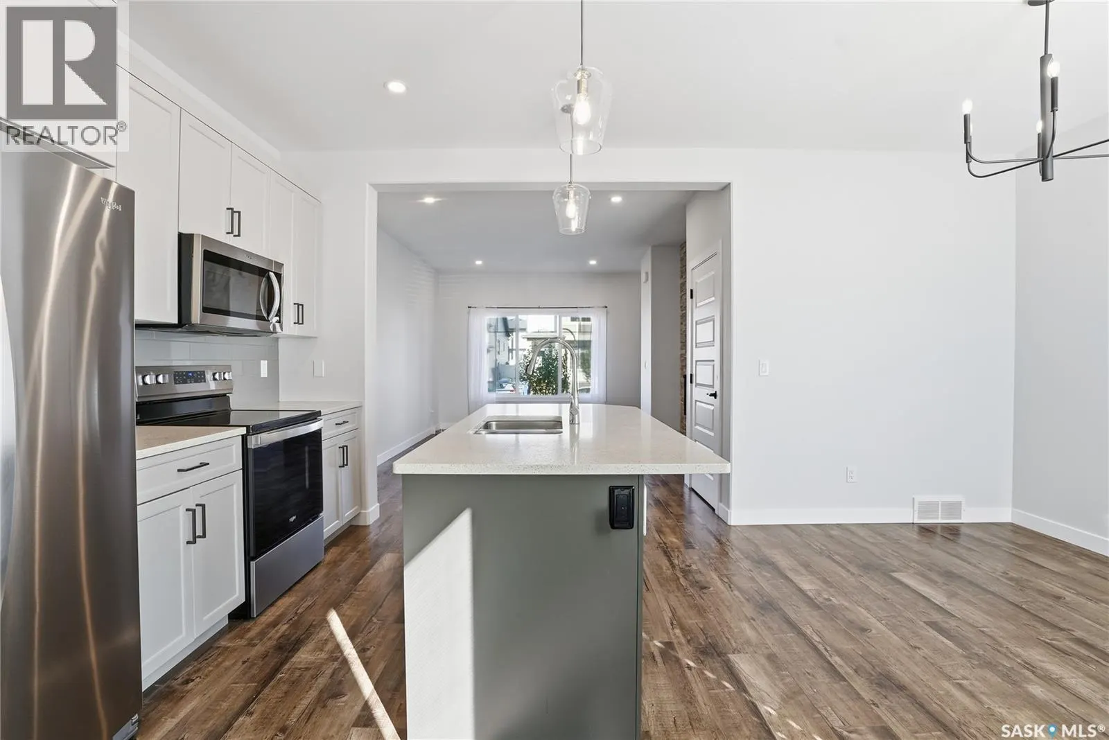 966 McFaull MANOR