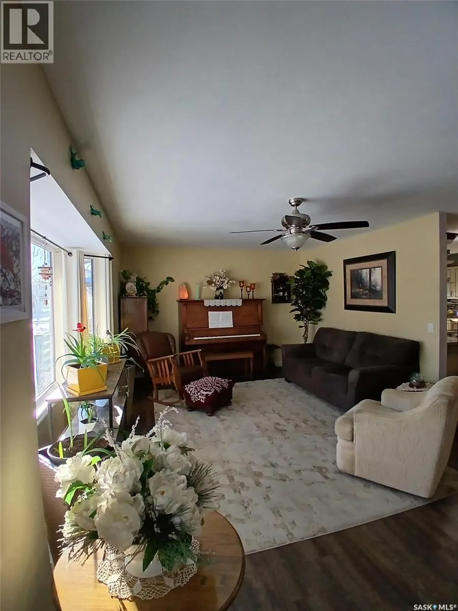 589 Poplar CRESCENT
