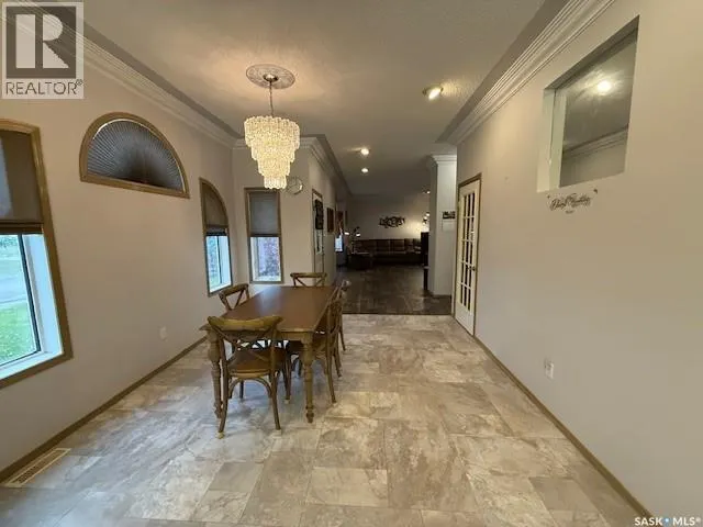 60 Banks CRESCENT