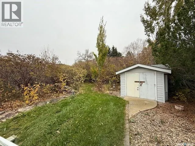 60 Banks CRESCENT