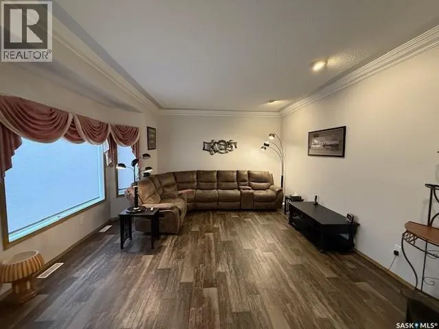 60 Banks CRESCENT