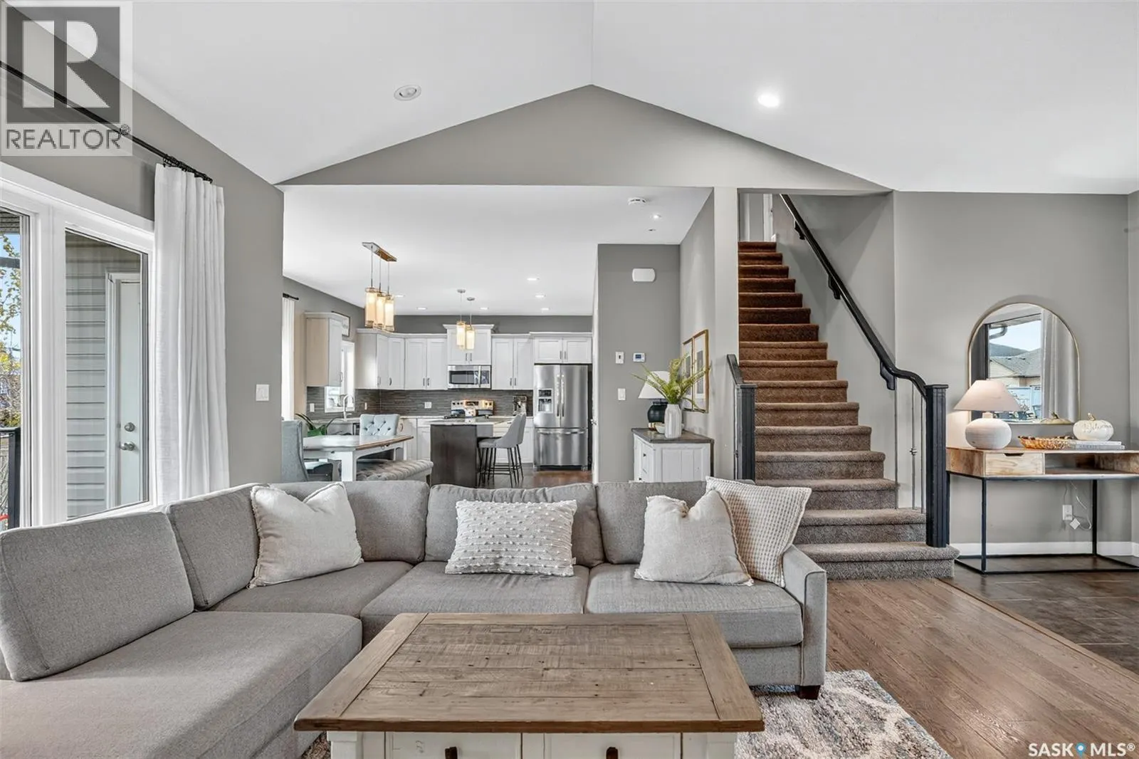 523 Redwood DRIVE