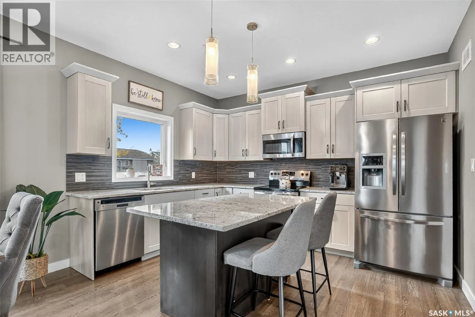 523 Redwood DRIVE