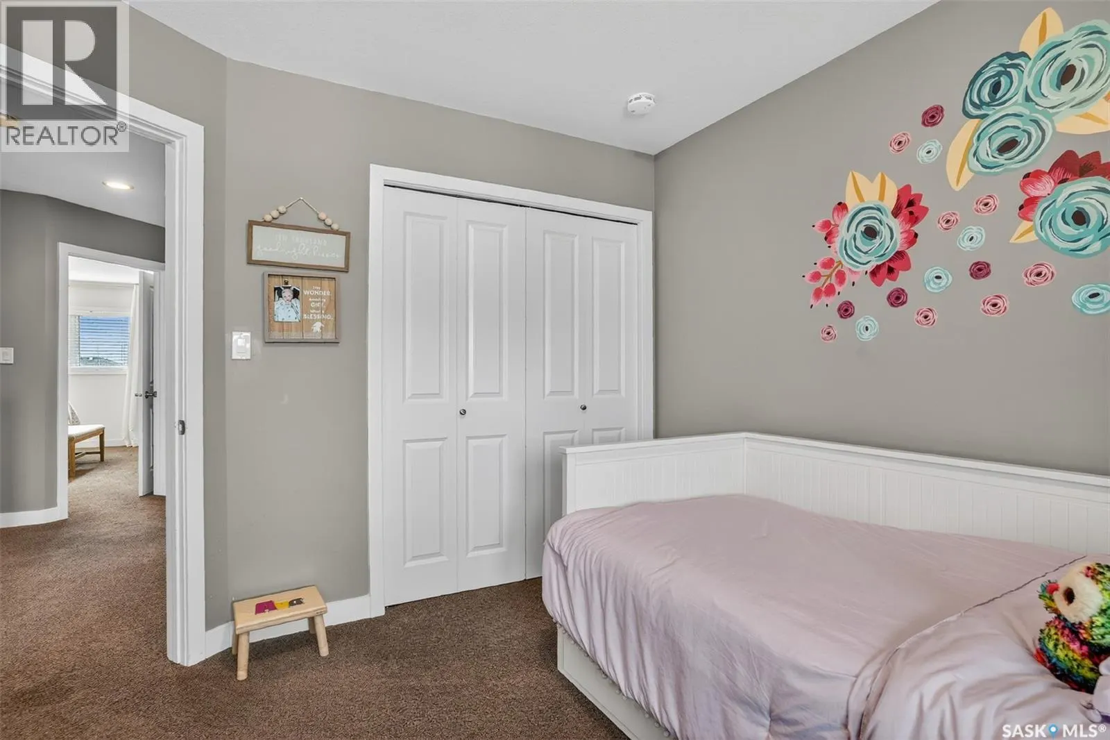 523 Redwood DRIVE