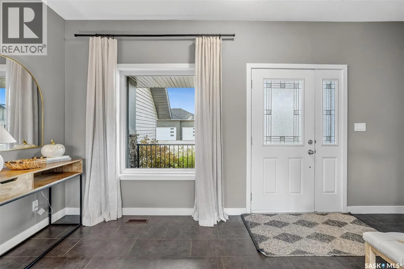523 Redwood DRIVE