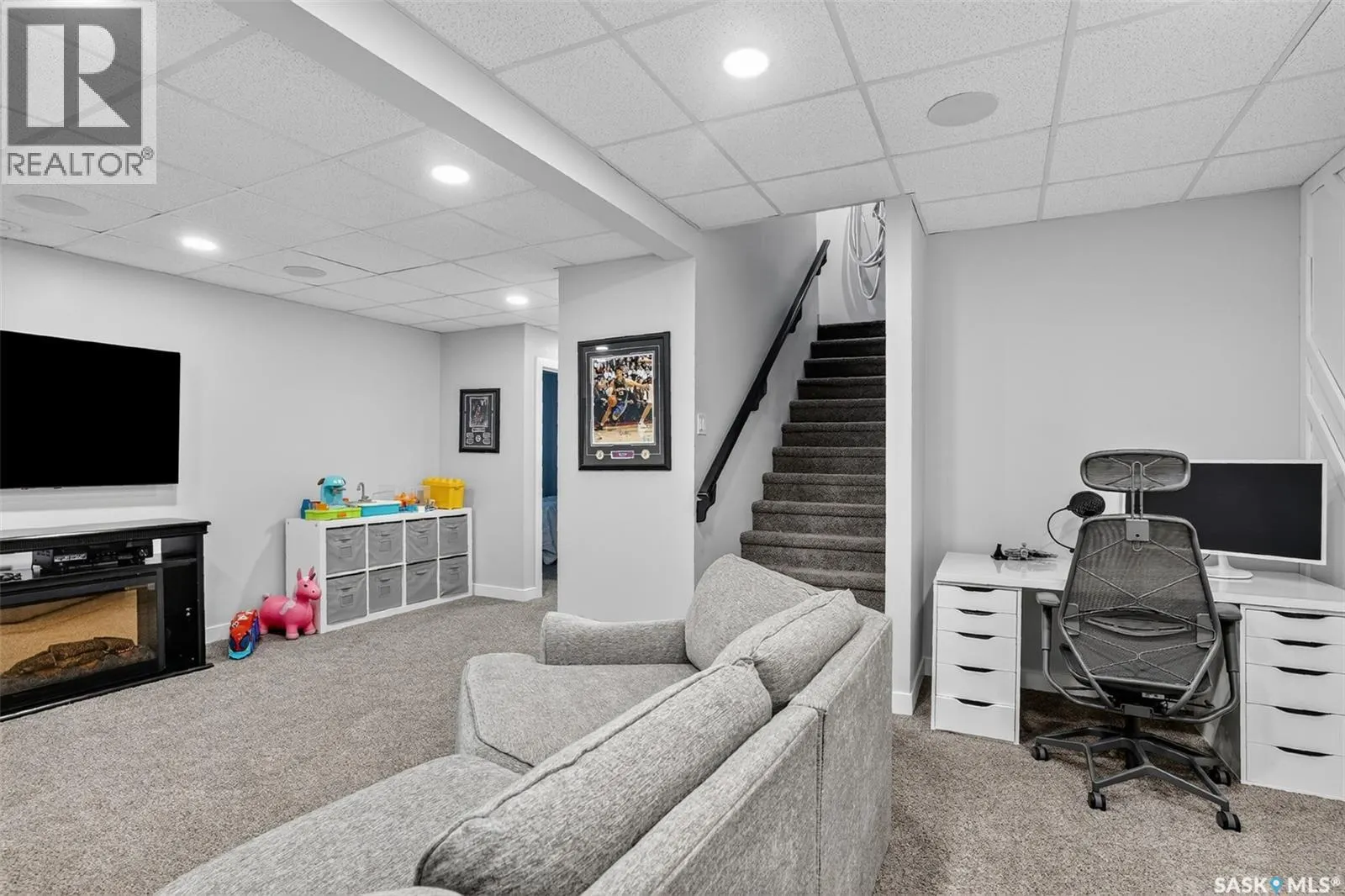 523 Redwood DRIVE
