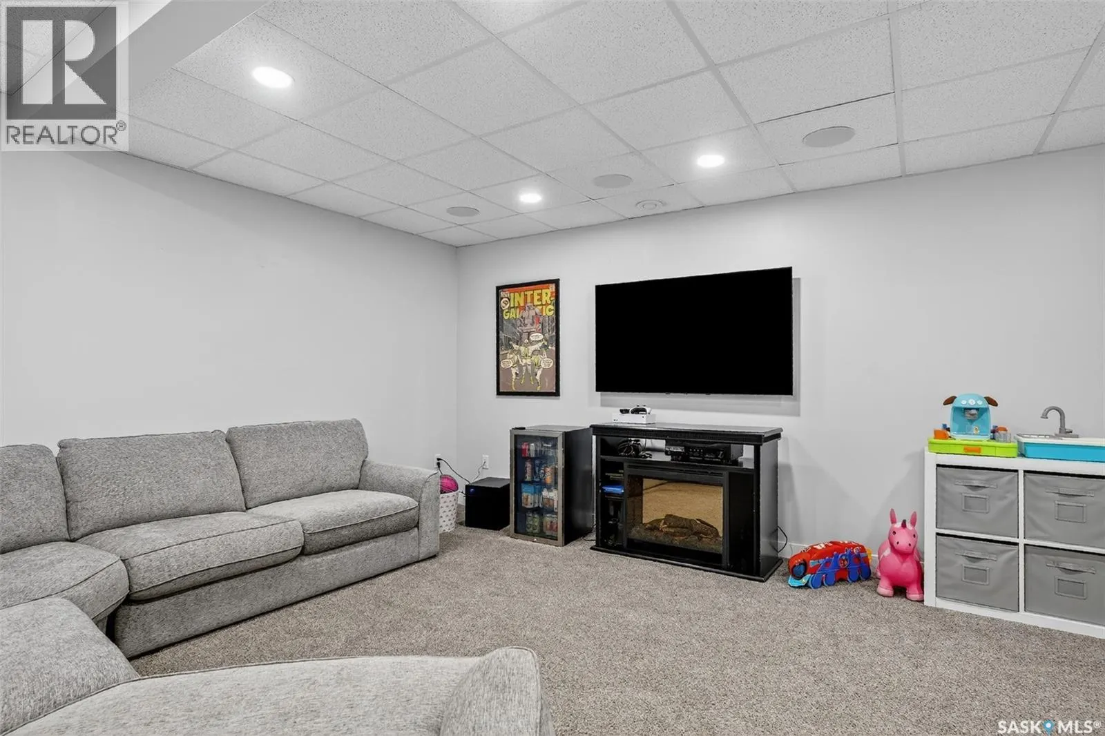 523 Redwood DRIVE