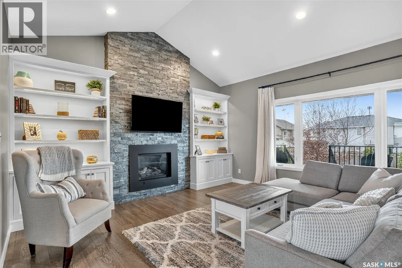 523 Redwood DRIVE