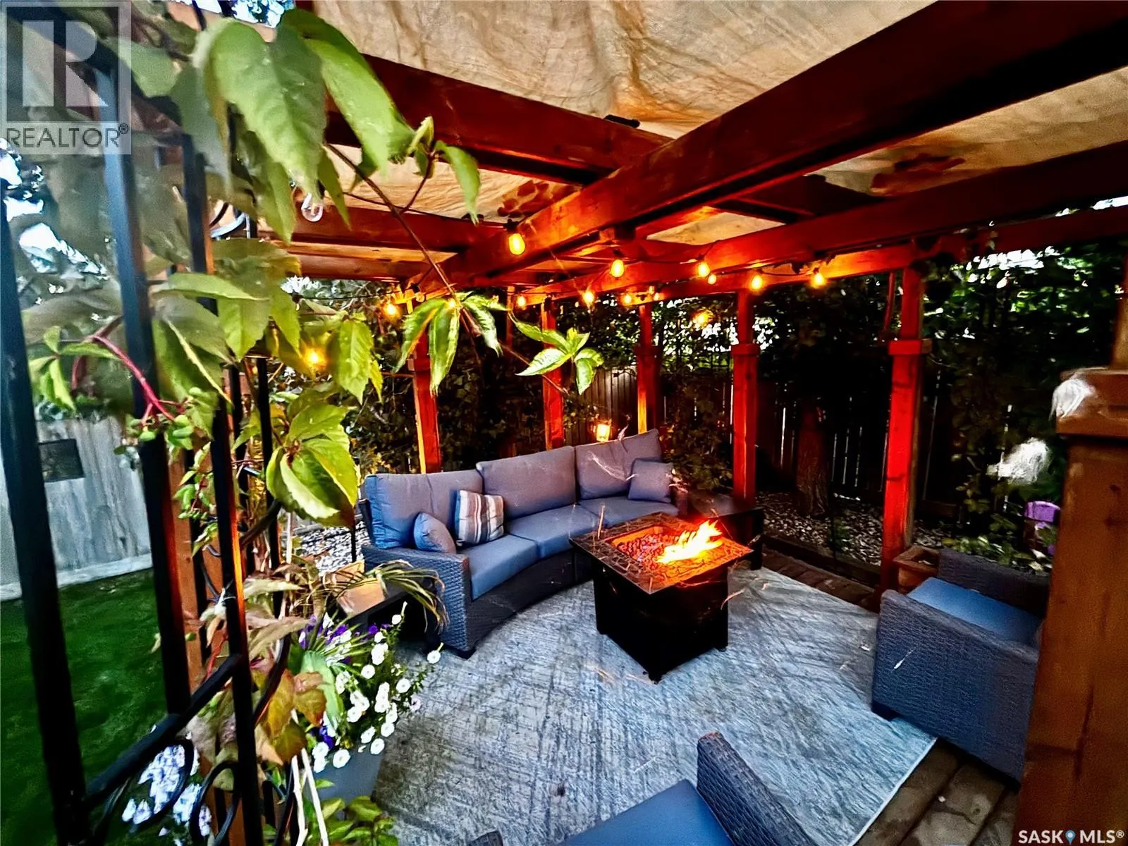 523 Redwood DRIVE