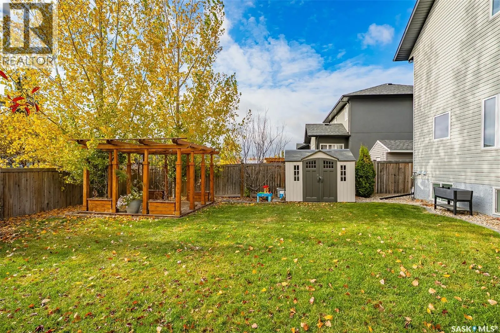523 Redwood DRIVE
