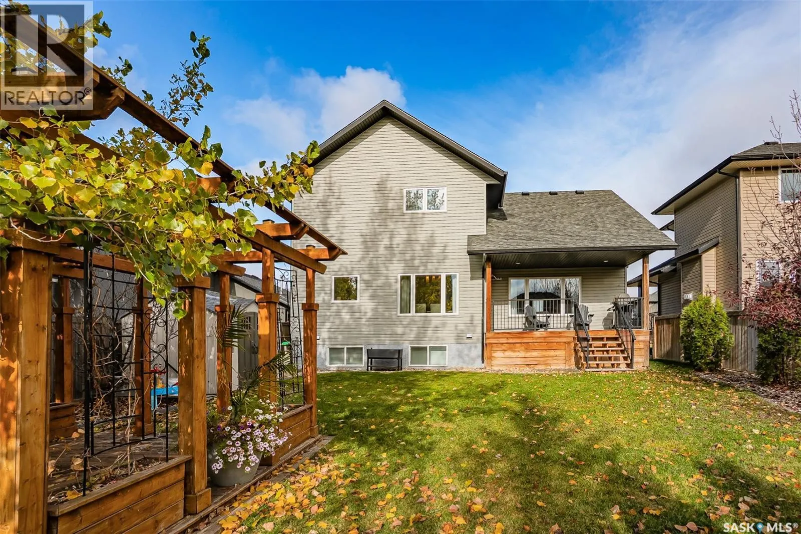 523 Redwood DRIVE