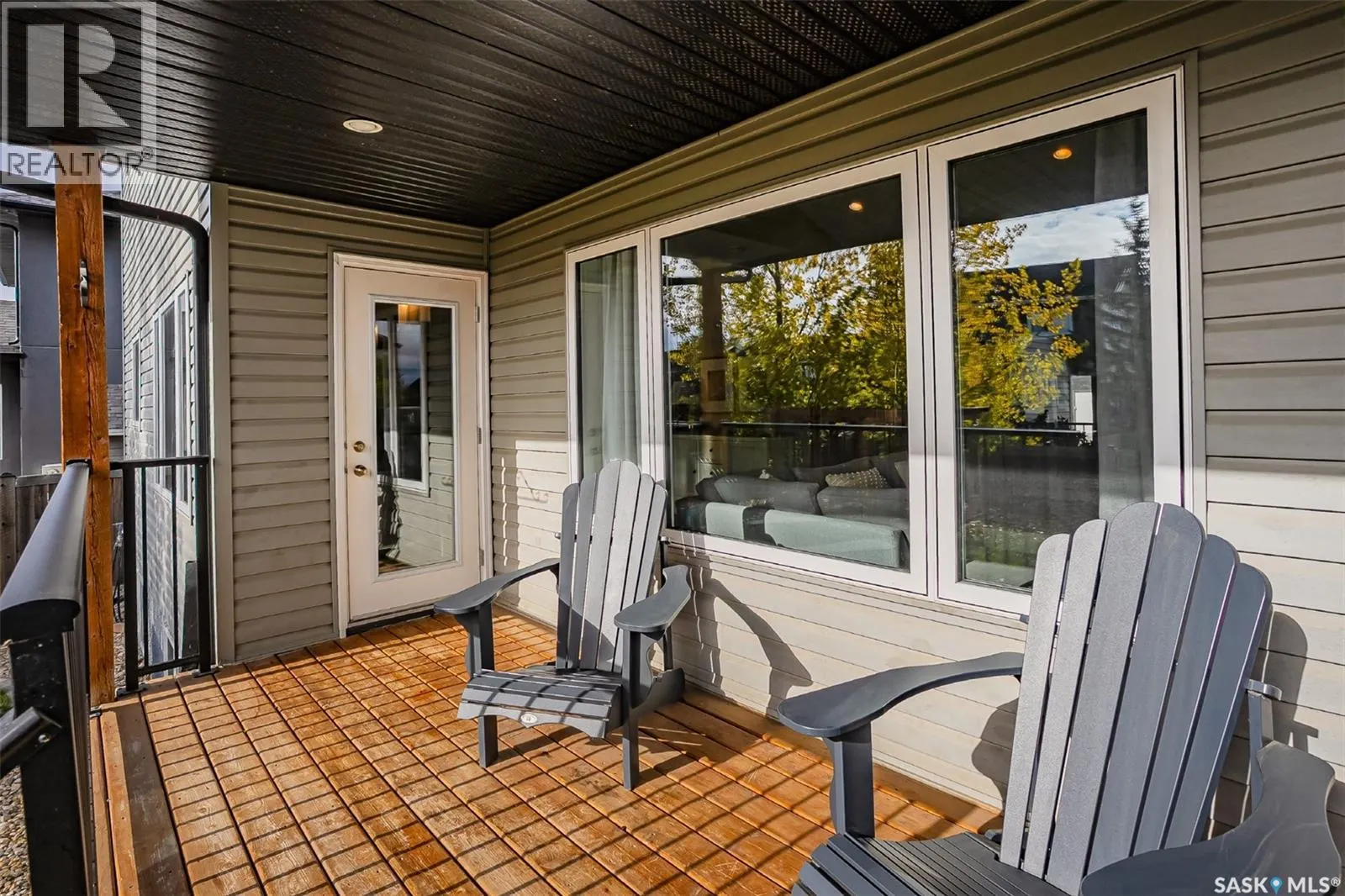 523 Redwood DRIVE