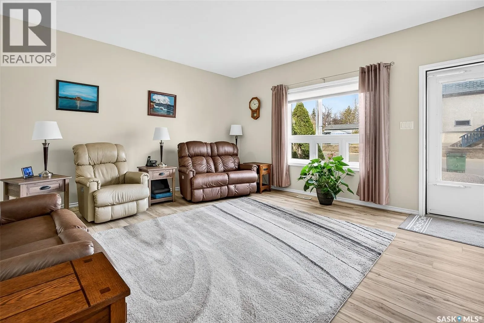551B Caribou STREET W
