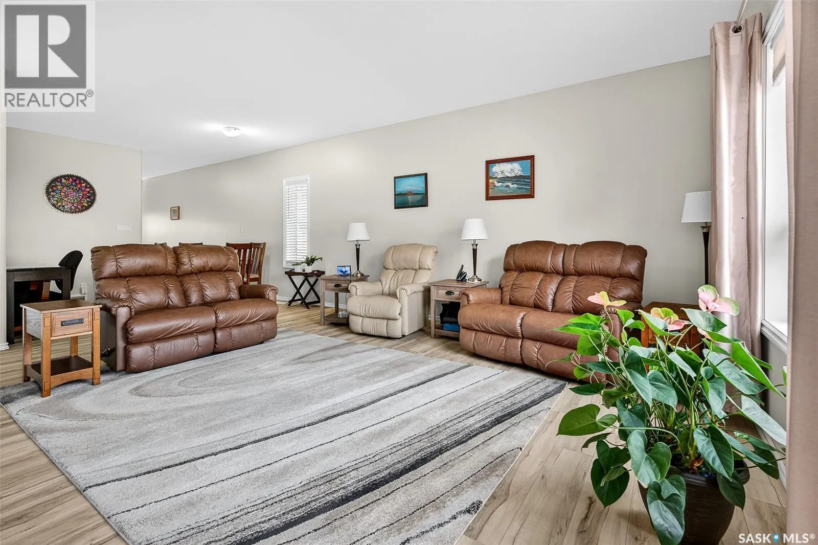 551B Caribou STREET W
