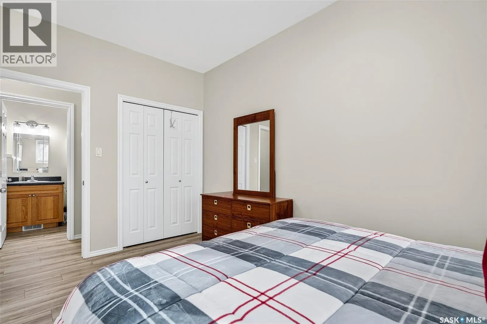 551B Caribou STREET W