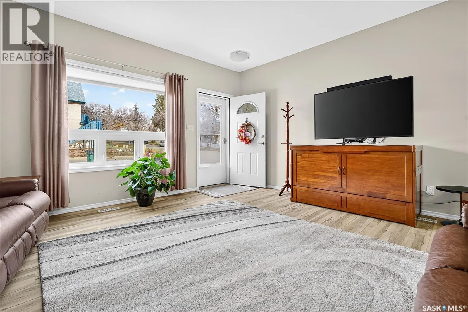 551B Caribou STREET W