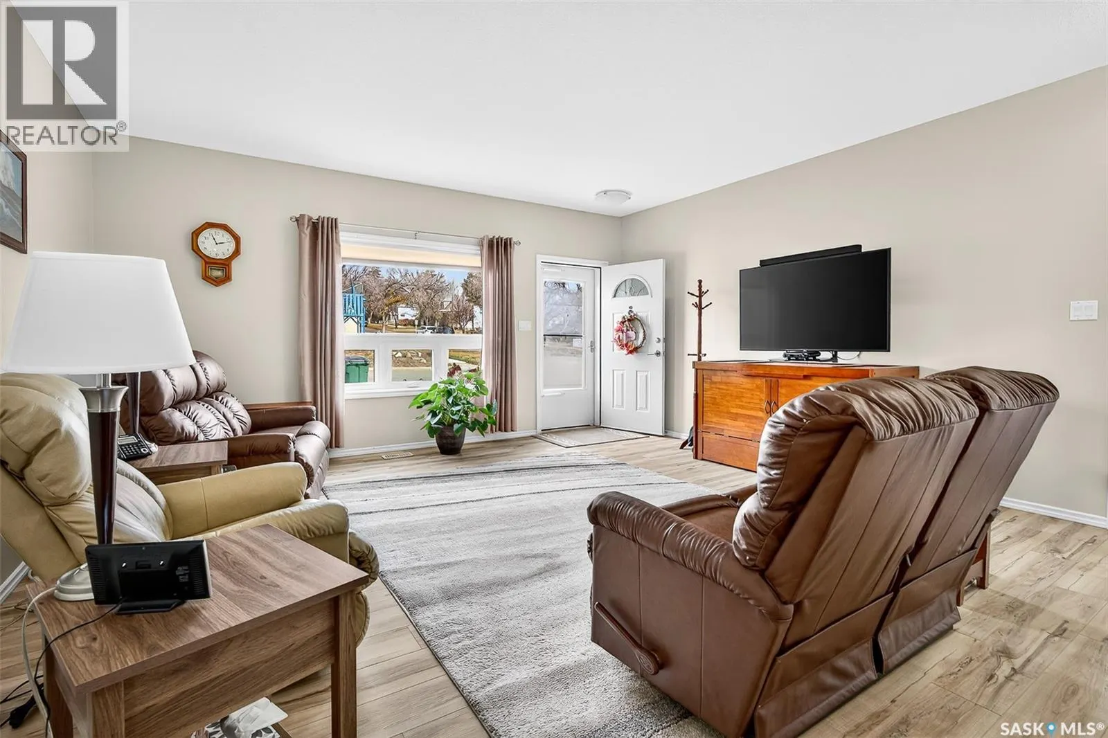 551B Caribou STREET W
