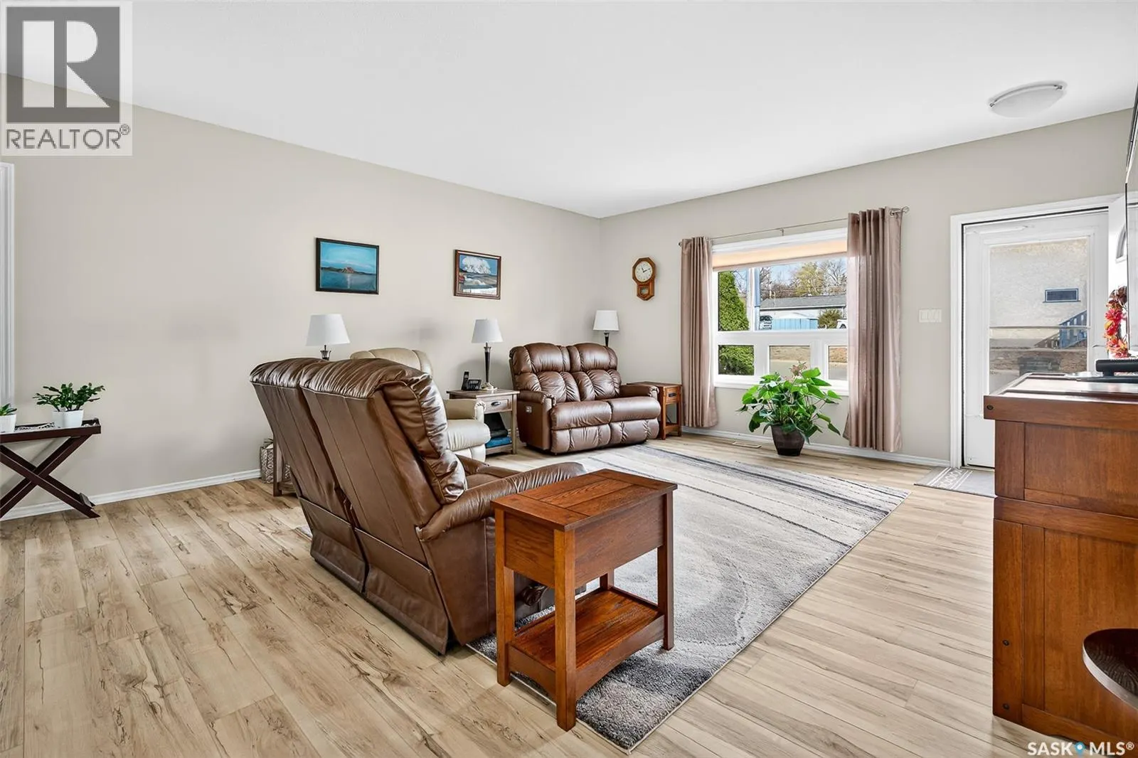 551B Caribou STREET W