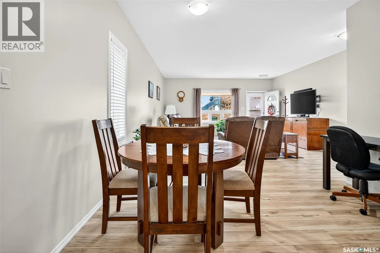 551B Caribou STREET W