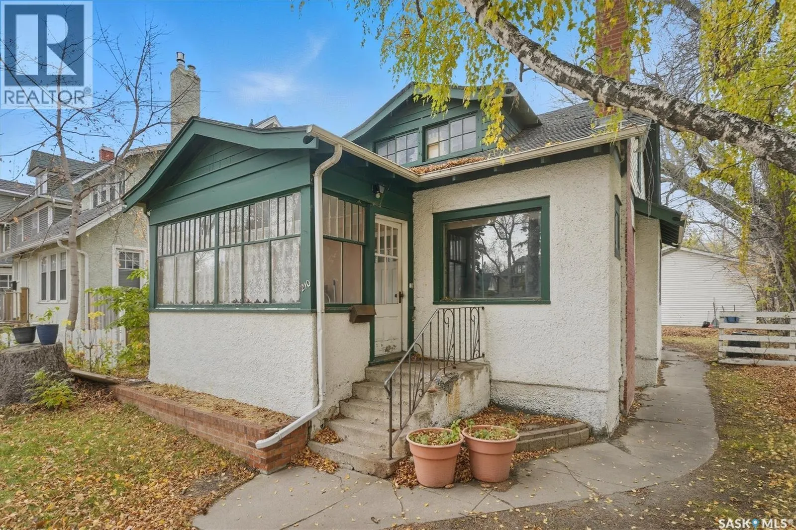 210 8th STREET E