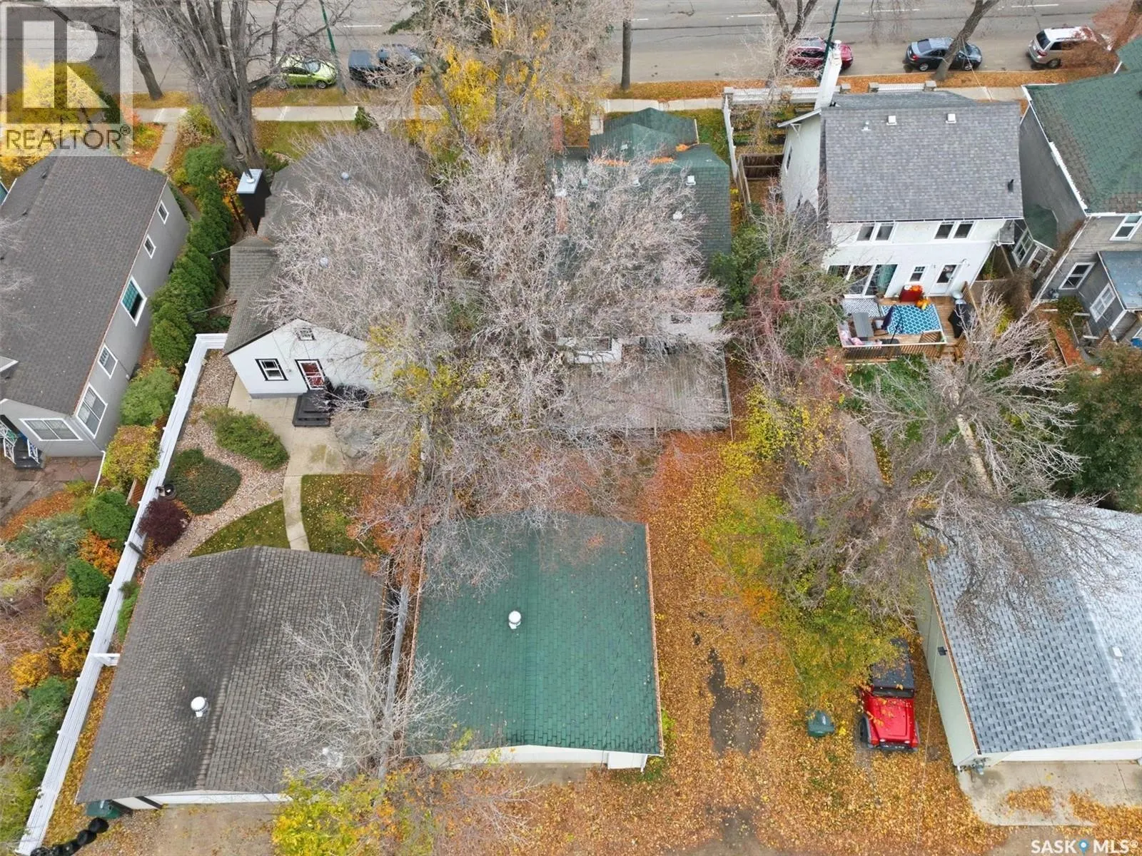 210 8th STREET E