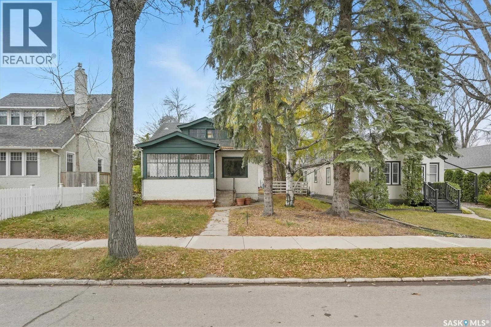 210 8th STREET E
