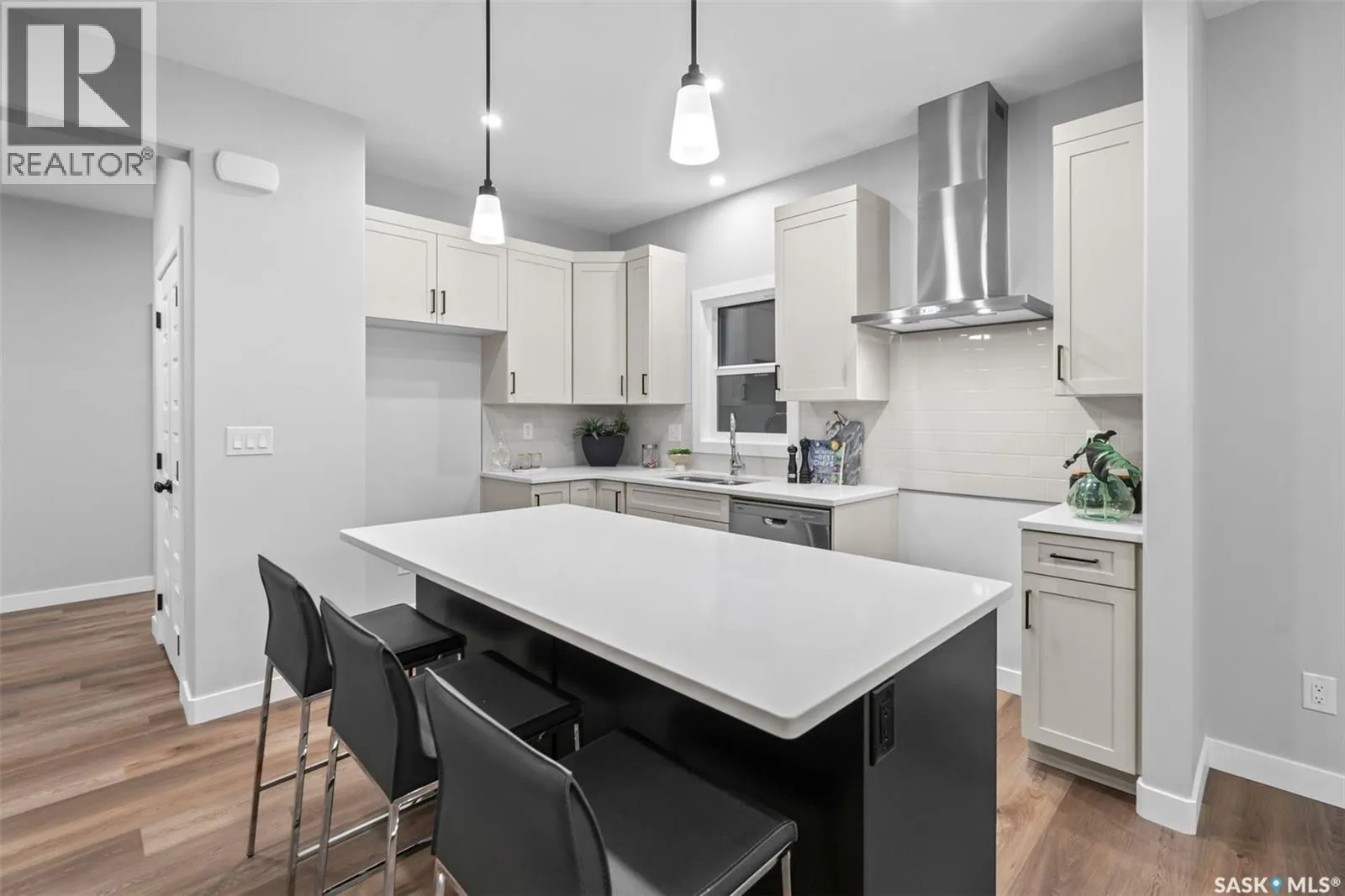 102 Kostiuk CRESCENT